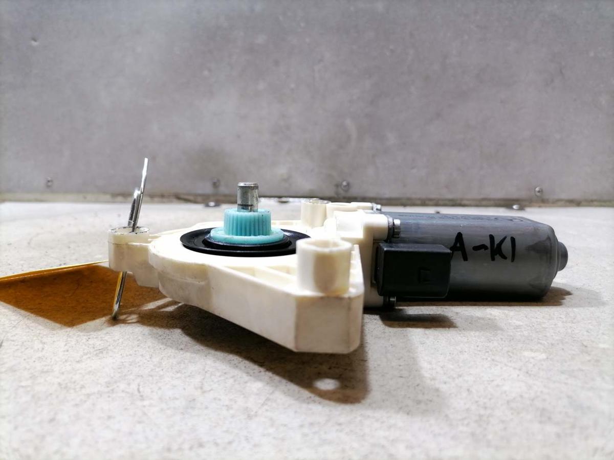 Mercedes Benz A Klasse W169 BJ06 original Fensterhebermotor vorn links
